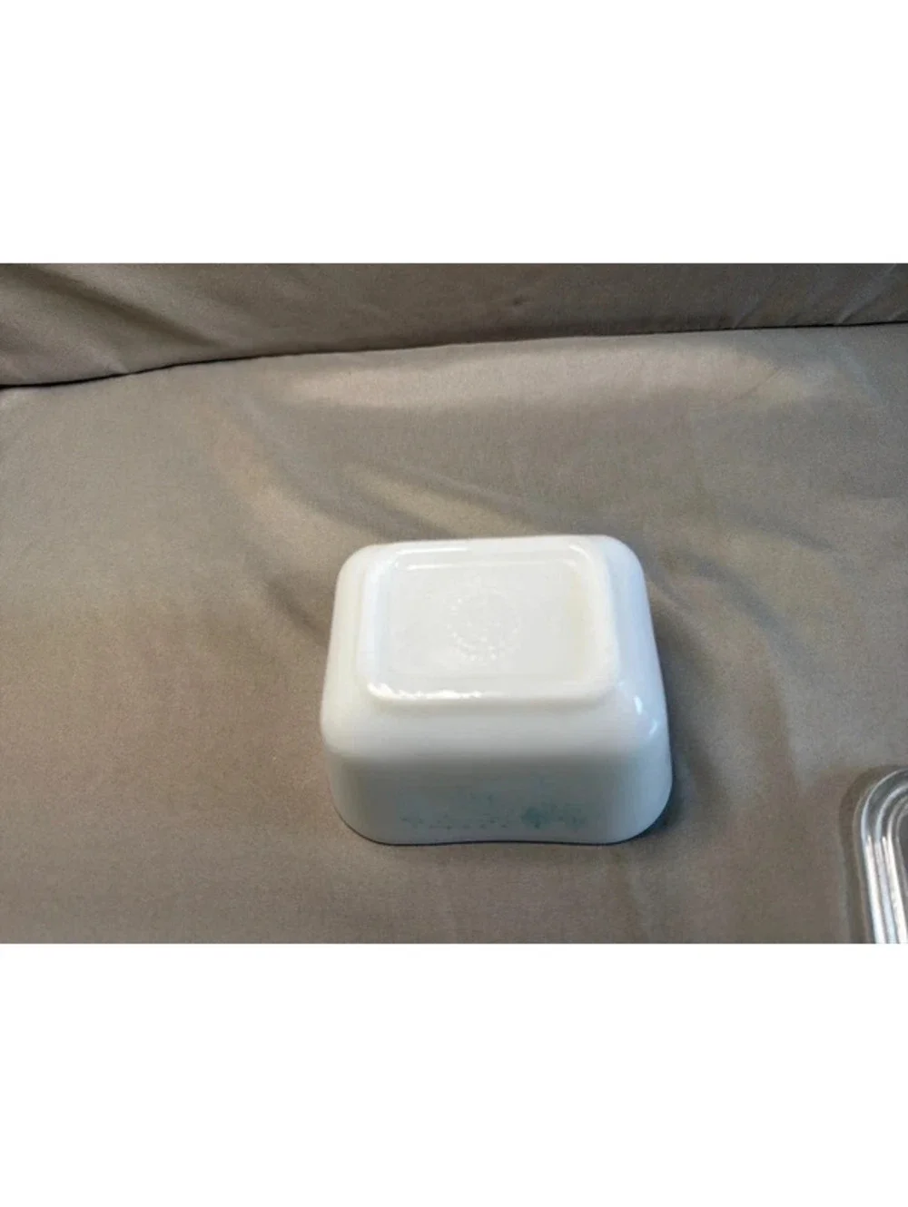 Vintage Pyrex Amish Butterprint Refrigerator Dish 501 w/Lid, - 1950's